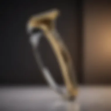 Minimalist razor with gold accents